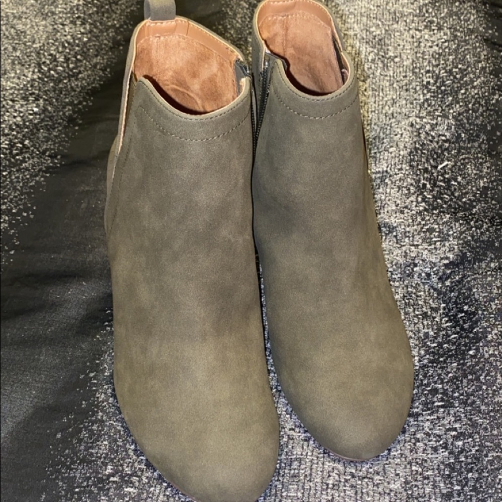 Brand New Ankle Boots - Picture 3 of 3